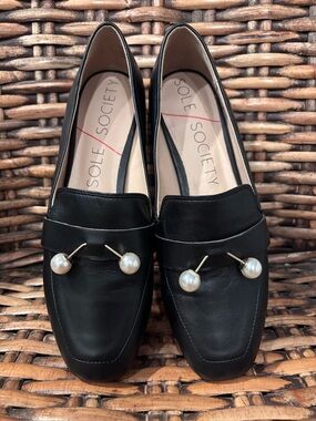 Sole Society Black Pearl-Accent Leather Loafers in size 7.5